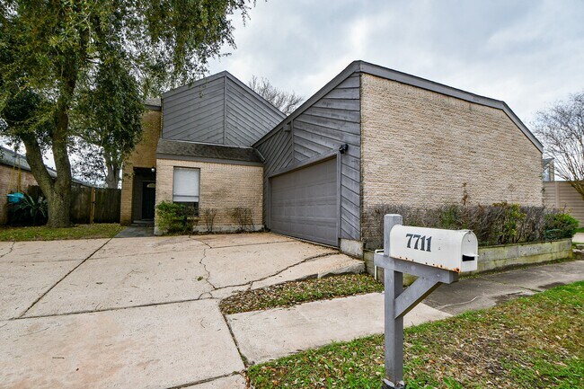 Building Photo - 7711 Hopewell Ln