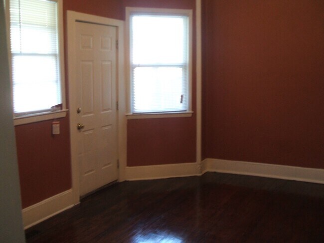 Building Photo - 4 Bedroom house---walk to Forsyth in 15 mi...