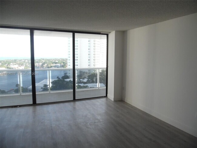 Building Photo - 20505 E Country Club Dr