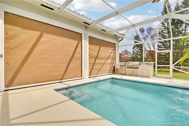 Building Photo - 5628 SW Gray Fox Dr