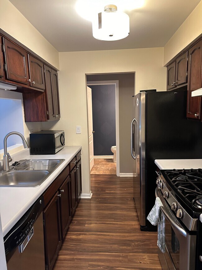 Building Photo - 386 Waterford Ct