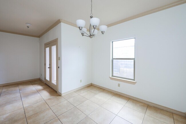 Building Photo - 10510 Sandia Dr