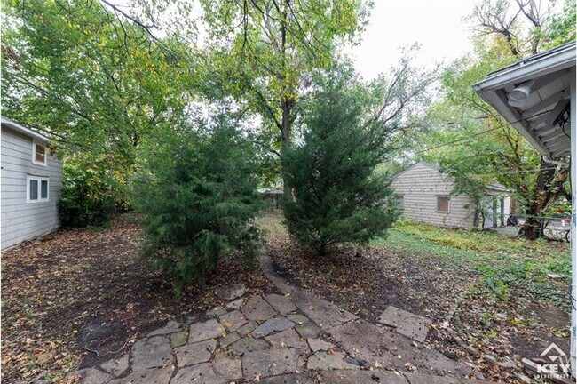 Building Photo - 705 S Pershing Ave