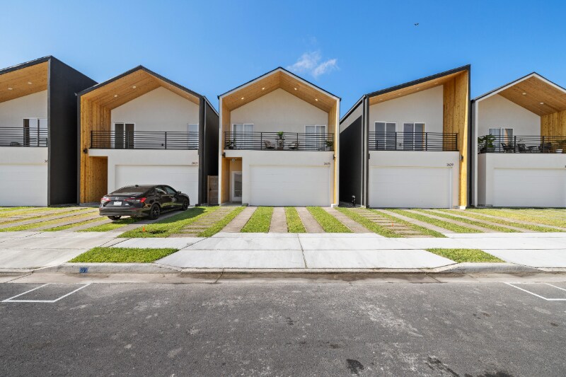 Building Photo - 2625 Warbler Ave