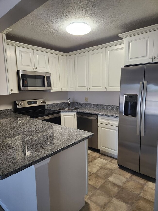 Building Photo - 1485 SW Silver Pine Way