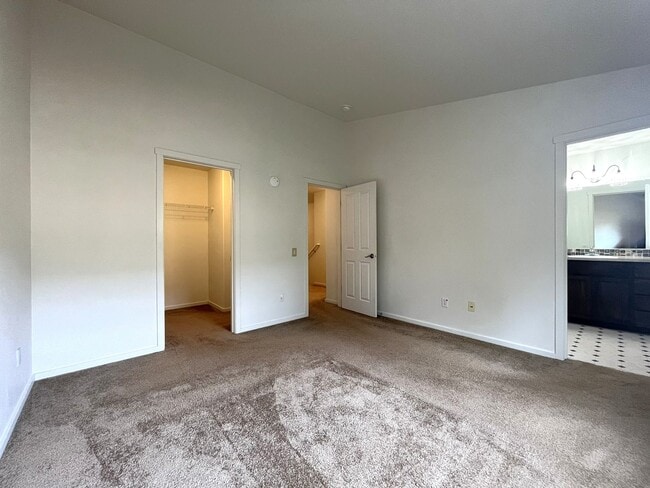 Building Photo - Beautiful 2 Bedroom Townhome with Walk-In Closets Private Deck & Attached Garage