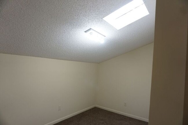 Building Photo - 2 Bedroom / 2 Bath townhouse close to NAS and interstate 95