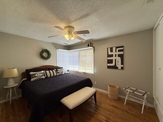 Building Photo - Furnished Short Term Rental