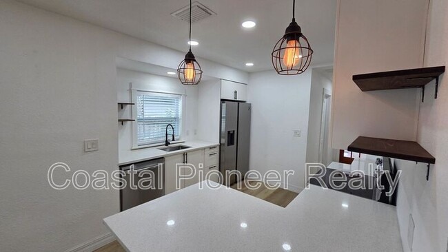 Building Photo - 5420 29th Ave S