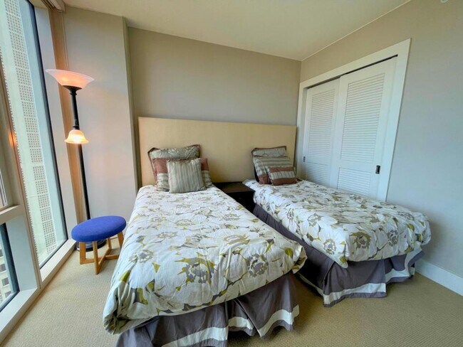 Building Photo - 1837 Kalakaua Ave