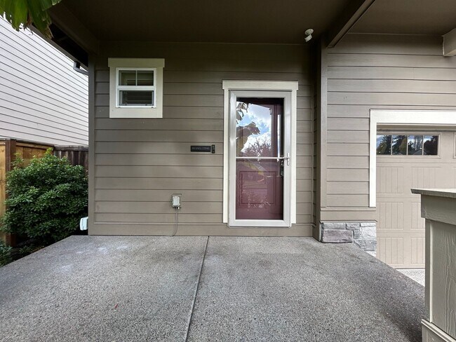 Building Photo - Gorgeous 4 Bed, 2.5 Bath Tuscany Home!