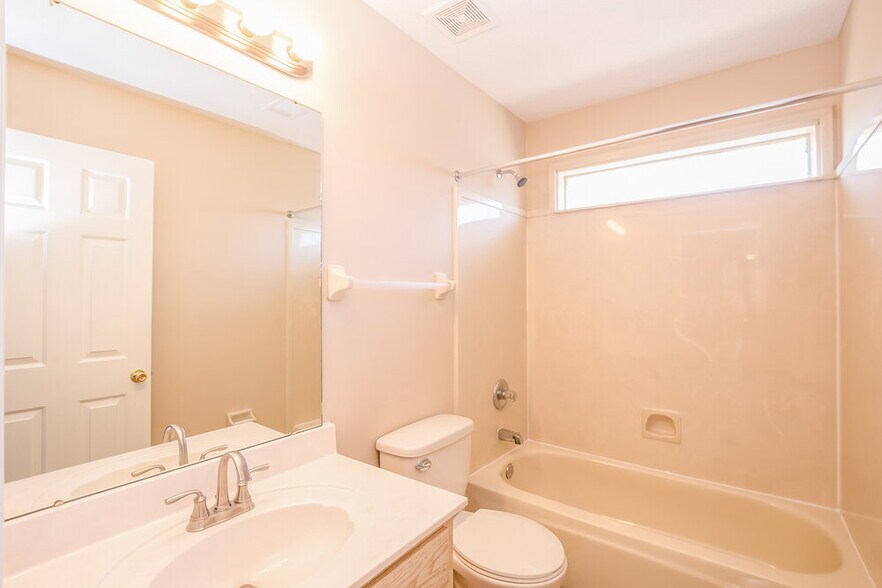 Building Photo - 3056 Valley Green Ln