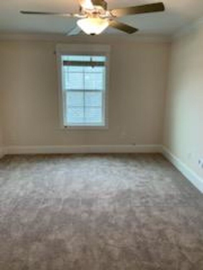 Building Photo - Available Rental located in desirable area...