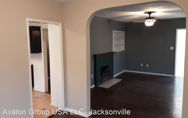 Building Photo - 2 br, 1 bath House - 8052 Hawthorne St