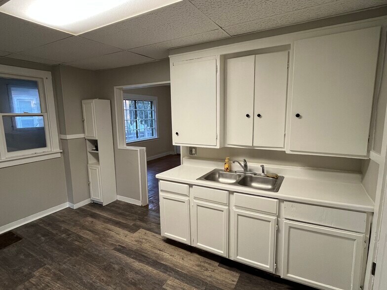 Building Photo - 749 Alpine Ave NW