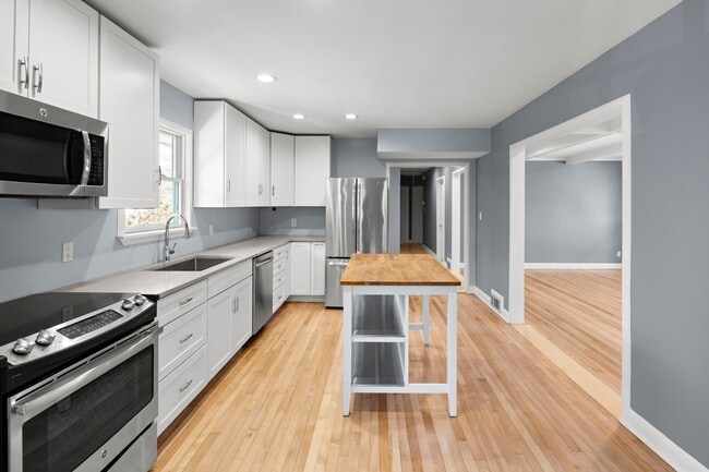 Building Photo - Biltmore Forest Home