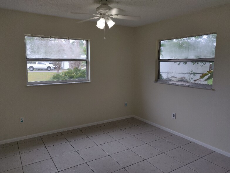 Building Photo - 1737 Vivian Ct