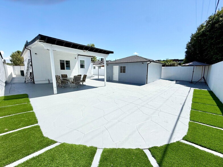 Building Photo - 5639 Natick Ave