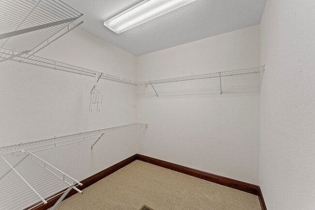 Building Photo - 652 Saddlebrook Dr