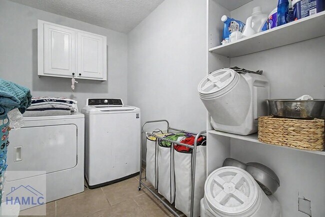 Building Photo - 219 Kevin Rd