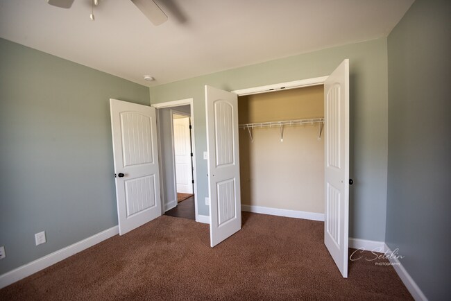 Building Photo - Gorgeous home available from June 10th!