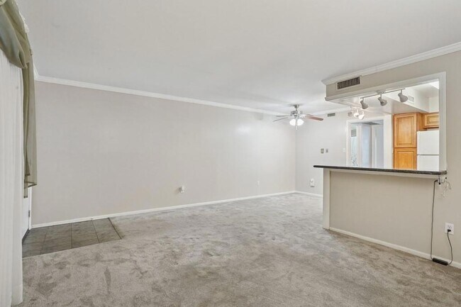 Building Photo - 2732 Whitney Pl