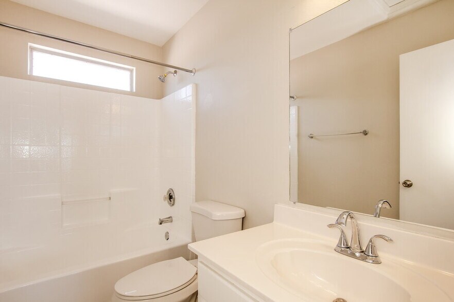 Building Photo - 3142 E Kristal Way