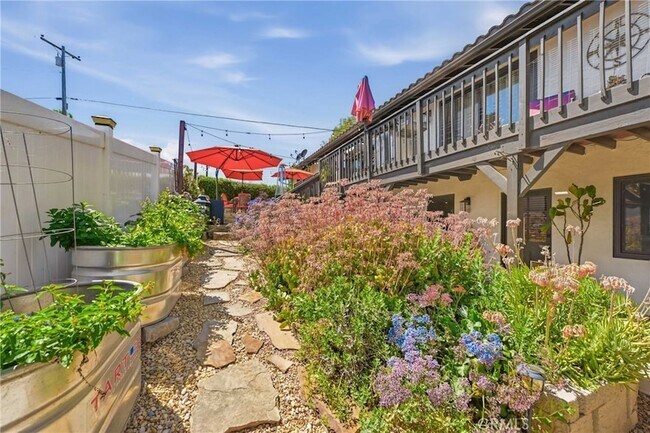 Building Photo - 234 Spanish Spur