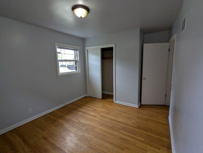 Building Photo - 5618n27M