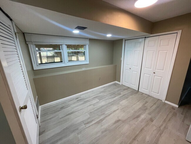 Building Photo - 498 Addison Rd