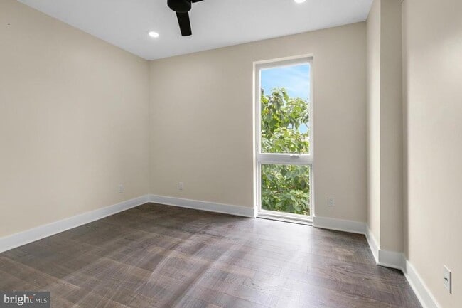 Building Photo - 1868 Frankford Ave