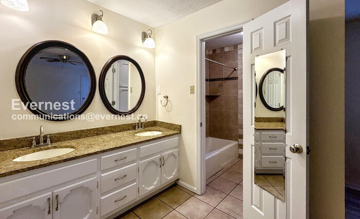 Building Photo - 1828 Jacobs Ln