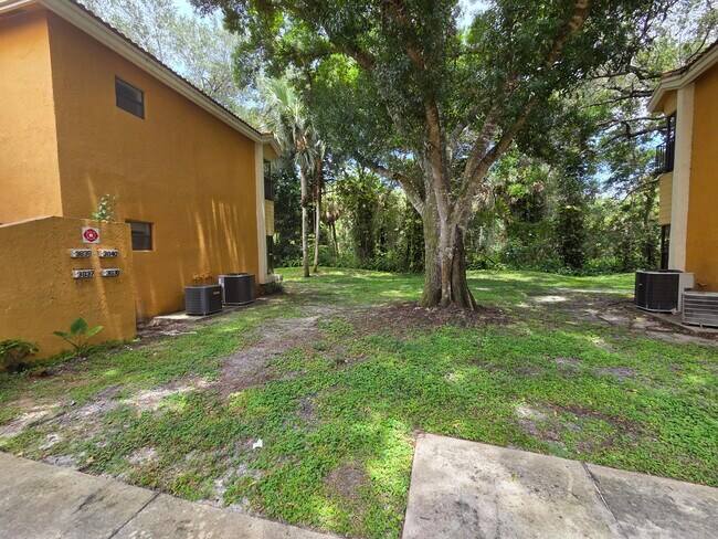 Building Photo - 3840 Coral Tree Cir