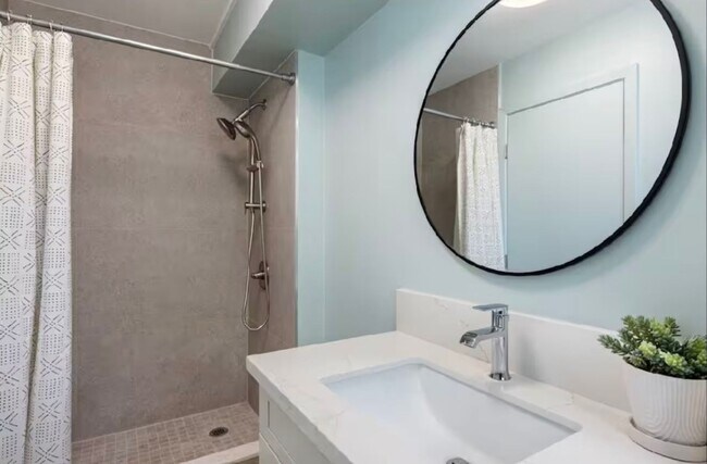 Building Photo - 2710 Ka?aha St