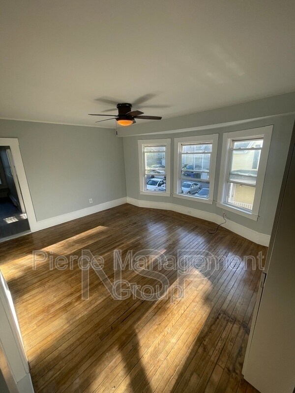 Building Photo - 521 Massabesic St