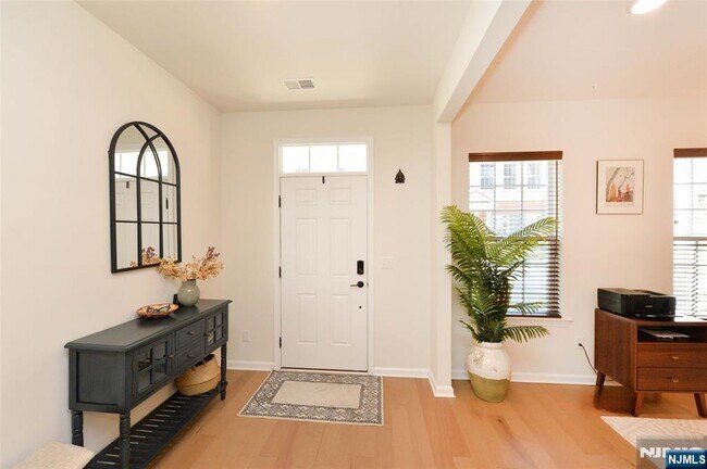 Building Photo - 60 Litchfield Ln