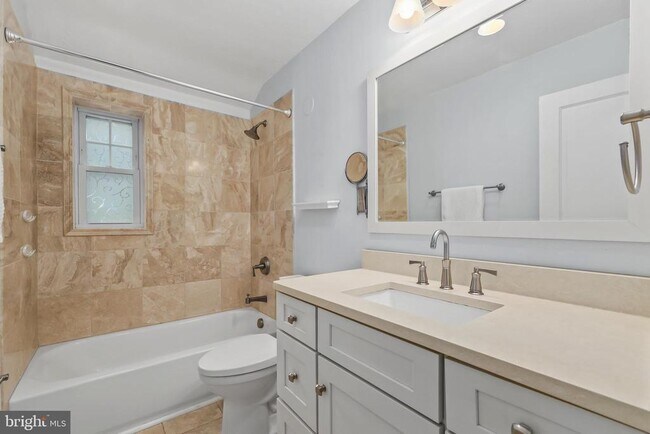 Building Photo - 2722 Woodley Pl