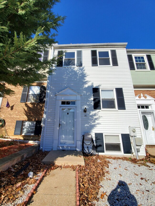 Primary Photo - 36 Cartwright Ct