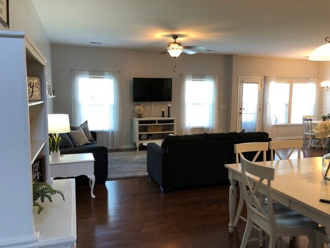 Building Photo - 4 Bedroom 2.5 Bath House in Cane Bay Plantation - Summerville