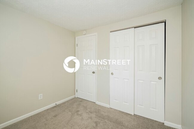 Building Photo - 4 Bedroom Pet-Friendly Home in Indianapoli...