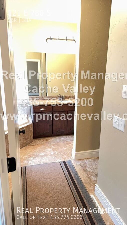 Building Photo - 121 E 780 S