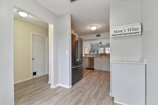 Building Photo - 10297 Hidden Springs Ct