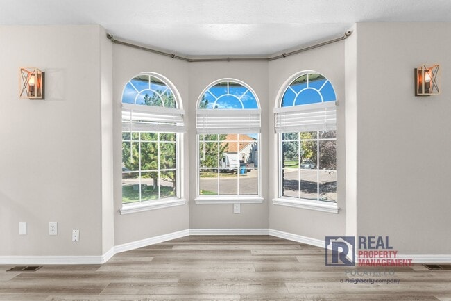 Building Photo - Beautiful 4 Bedroom Single Family Home For...