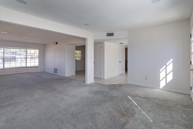 Building Photo - Updated 4-Bedroom Longwood Rental with Pool & Lawn Care Included – Move-In Ready