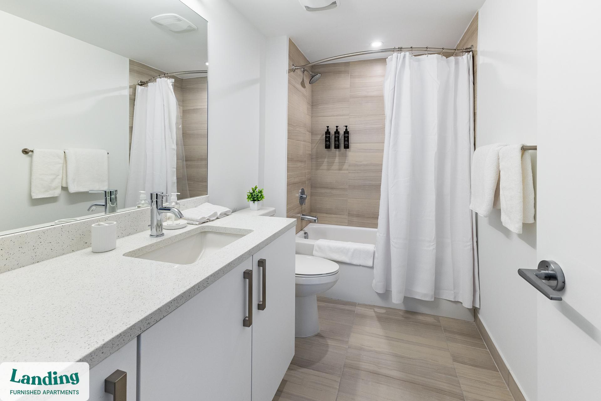 Building Photo - 200 NE 1st Ave