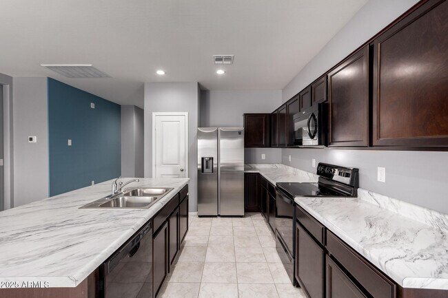 Building Photo - 1925 W Pima Ave