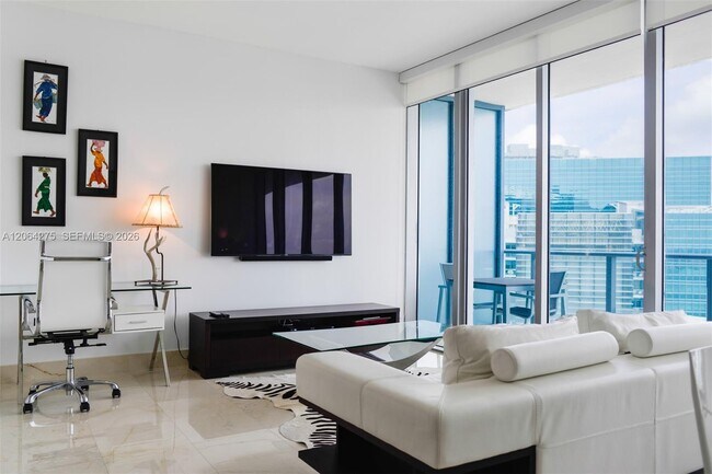 Building Photo - 1300 Brickell Bay Dr