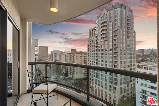Building Photo - 10724 Wilshire Blvd
