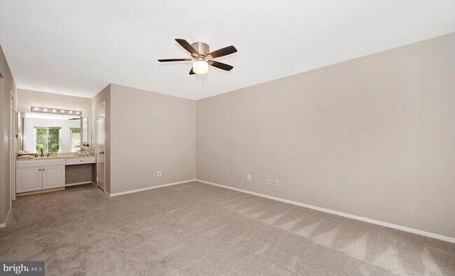 Building Photo - 11305 Commonwealth Dr