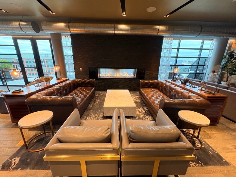 Pent House 2 - 1300 4th St SE